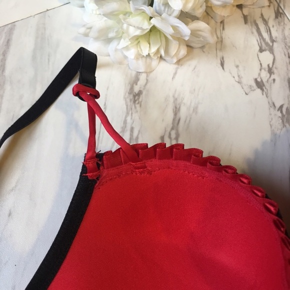 Jezebel | Lace Ruffle Corset Red and Black - Picture 4 of 6